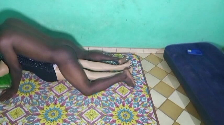 Pornsexlive: 백인 소녀를 따먹는 흑인 아프리카