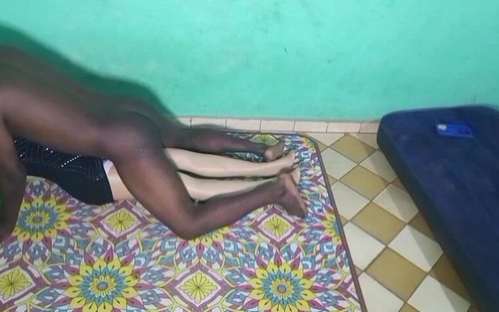 Pornsexlive: Negra africana folla a una chica blanca