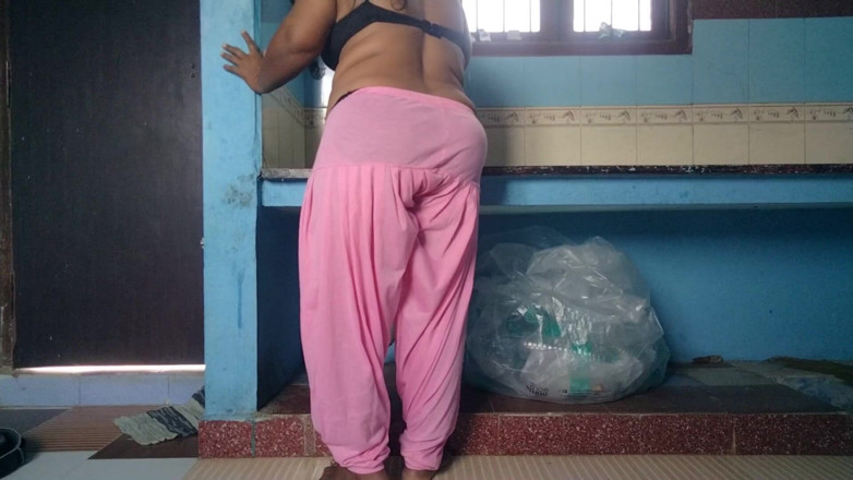 Benita sweety: Perrito caliente mamada extrema