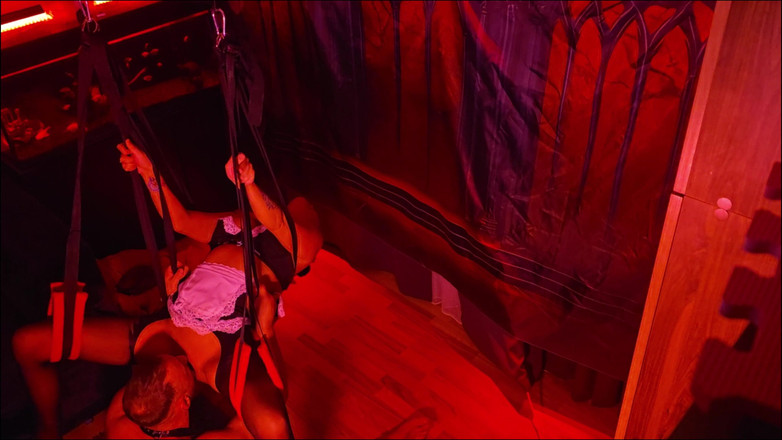 Relaxsextime: Pasangan bertukar pasangan di ayunan