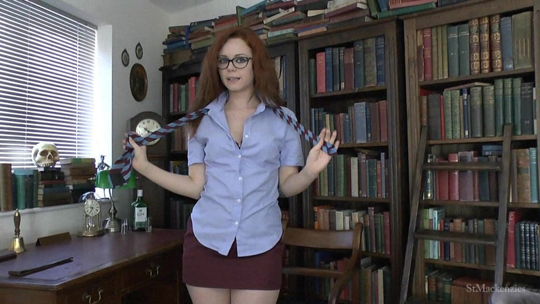 St Mackenzie's Archive: Ella आपको खुद से खत्म करने से पहले आपको झटका देती है