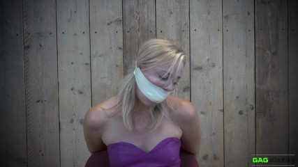 Gag Attack: Lucy - mikrofoam tejp gags