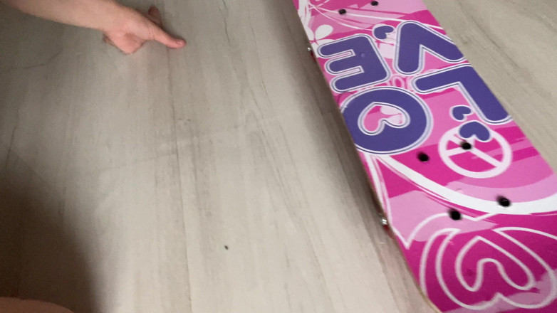 Misty Phoenix: Kencing Di Skateboard Saya Dan Menunjukkan Puddle Dekat