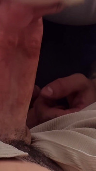 Aktor porno zniszczył mi gardło i gładką dupę po naszej randce
