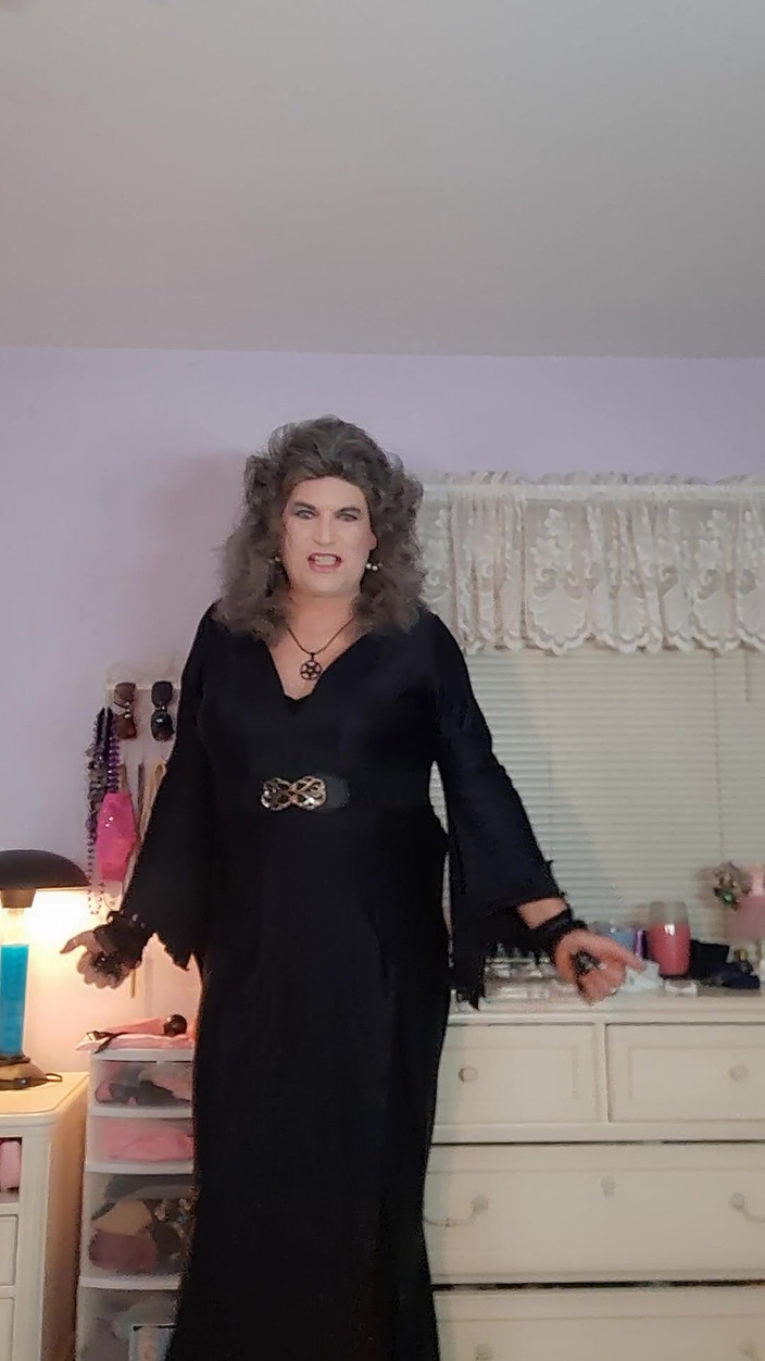 Victoria Lecherri: Šťastný Halloween od hraběnky Viktorie Královna damned!