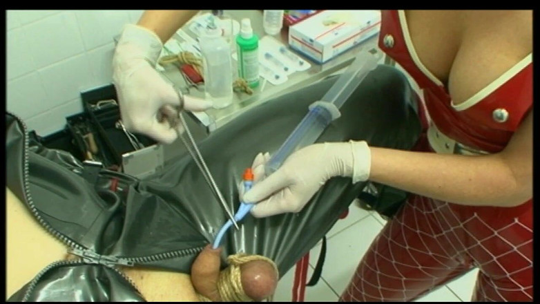 Absolute BDSM films - The original: Malý penis ponižující penis mačká v latexových šatech