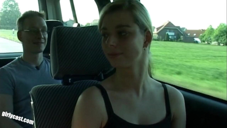 Girlycast: Dulcea Melanie agățată și futută
