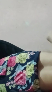 Desi indická Bhabhi je tvrdě ošukána sousedem. Desi indická bhabhi má sex se švagrem