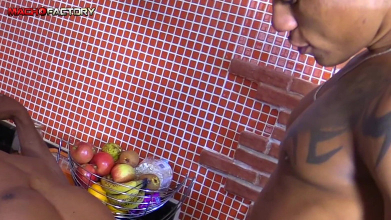 Macho factory: Kongkek tegar.