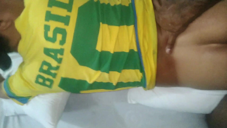 MiguellTrajano: Grote pikspeler kwam binnen zonder te vragen en bevruchte de...