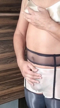 Seksi altın parlak mermi sutyen
