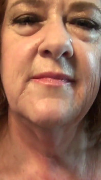 Auntjudys - Twoja napalona dojrzała ruda pasierbica Pani Ginger daje ci ręczną robotę (POV)