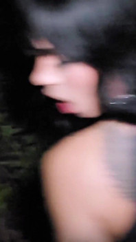 我让我朋友的女朋友吸吮并射在她的屁股里，以保守她的秘密