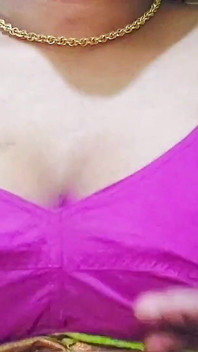 Indická sexy manželka v ložnici vylezla z pusy s přítelem