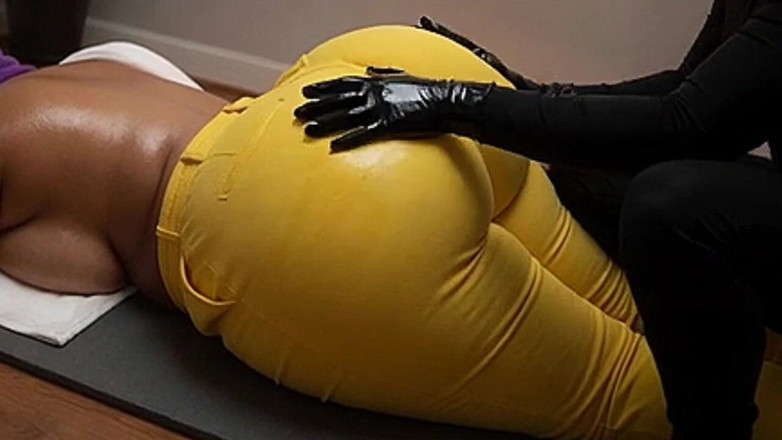 Xprohibidox1: 義母のBBWがうつ伏せのエッチオイルマッサージを受ける
