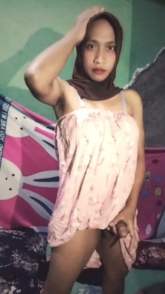 Deboy Candy: Waria Hijab Cantik Onani Sendirian
