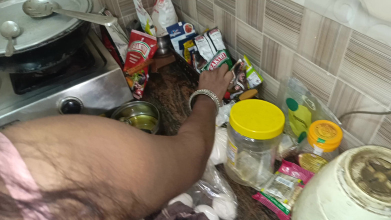 Magilmathi: Vdané ženy si užívají sexy lesbičky