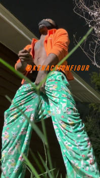 Kenactionfigur Busting a Big Ass Nut Outside the Trap House