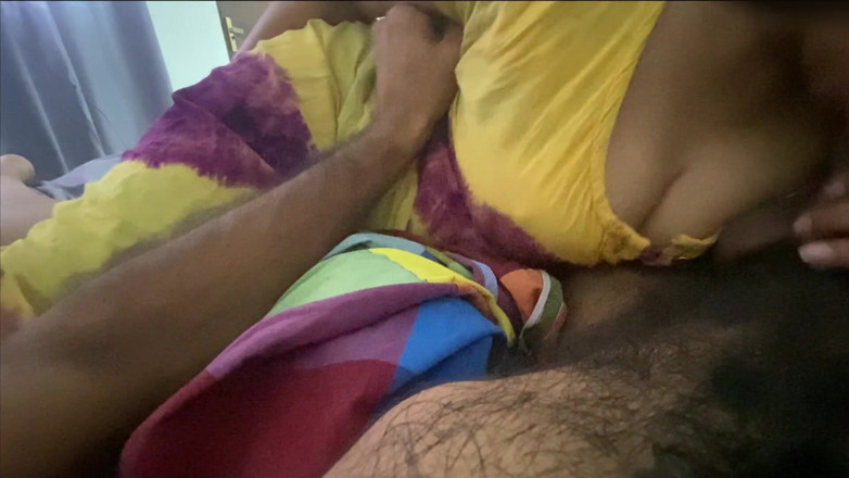 Arabicqueen: Dì Tamil có bộ ngực to trắng