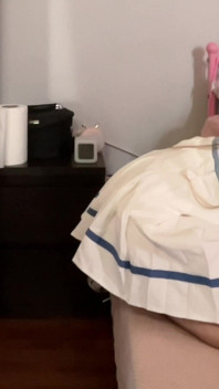 Fata dulce excitată a lui tati vine acasă și îi fute toate găurile