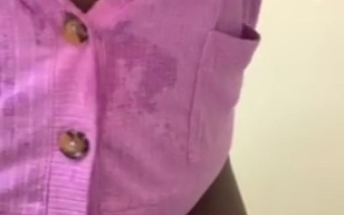 Super sexy ebony cuties: Сжимаю мои большие, трясет моей огромной попкой с лактацией