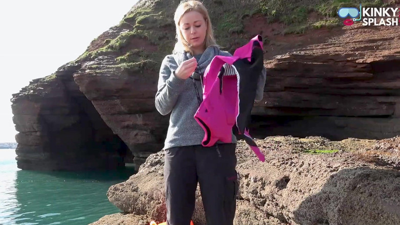 UKCuteGirl Lucy Lauren: Rettungsjacke, Pvc und Neopren in sonne getränkt und sperma