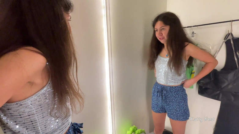Katty West: Dívka a lehká děvka v šatně chycena