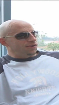 热辣的黑发和愿意鸡巴在俱乐部里被搭讪