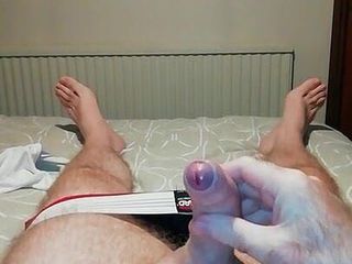 The UK Hairy Bear: Британский волосатый медведь Jockstrap дрочит без камшота