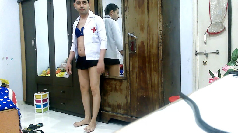 Cute & Nude Crossdresser: Banci panas crossdresser femboy Sweet Lollipop mengajar Yoga dalam pakaian...