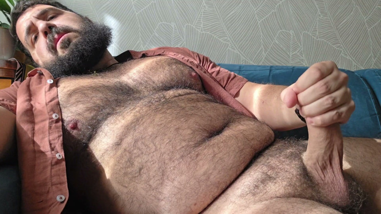 Ulysses the bear: М'язистий ведмідь вдома