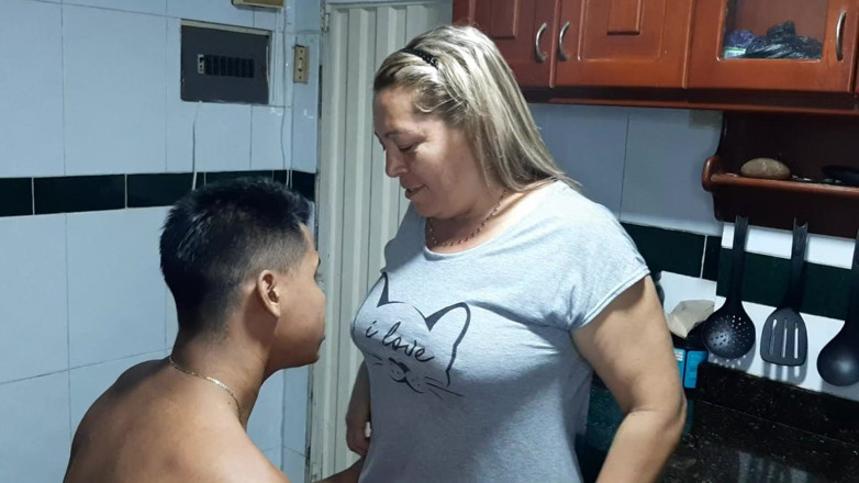 Miller Family: Całowanie Przechodząc mój język do pochwy ust tej milf