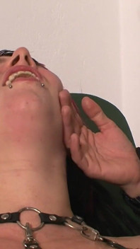 Trío bdsm caliente con dos lesbianas calientes y un chico
