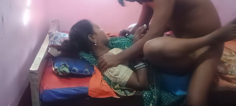 Sobha rani: 德西村哥病毒性爱印地语 chudai