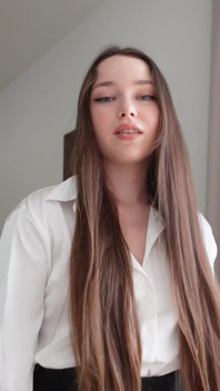 Cô giáo trẻ quyến rũ và đụ học sinh của cô ấy fucked trong tất cả các vết nứt