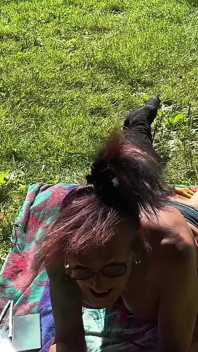 Naomiperv, maîtresse ns, salope perverse, dans un voyeur en plein air