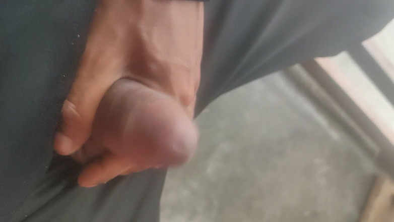 AlexAlejandro13: Toccando sopra i pantaloni