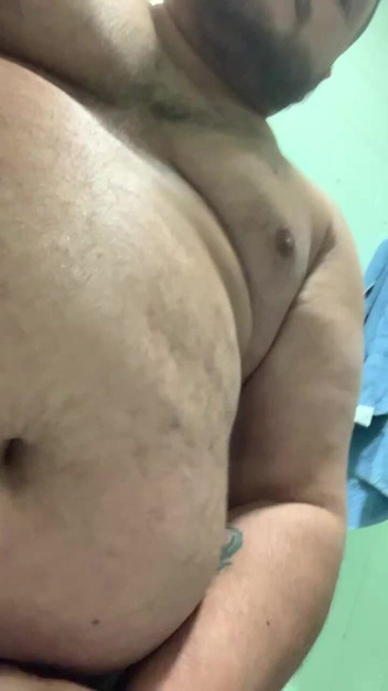 Ksanchez1203: Urso com tesão no banheiro