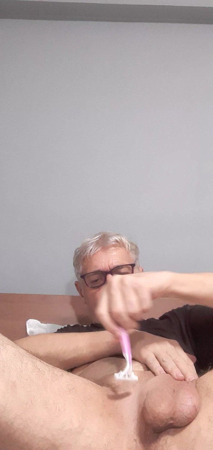 Big uncut hard cock: Geschoren monsterlul en enorme enorme grote ballen