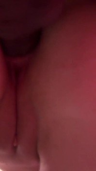 Gruppensex mit Kit Lee und Kat Lee, zwei britische MILFS-schlampen mit riesigen brüsten werden von mehreren schwänfen in ihre Ärsche penetriert