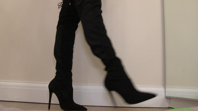 Danielle Maye: Dominação da bota de camurça