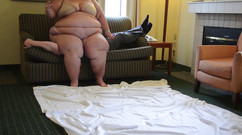 Full Weight Productions: Luna v lichoce kouli, tím lichotí muž