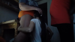 Lesbian-illusion: 我在她的女友做饭时操我的邻居的嘴巴，并试图更快地射精