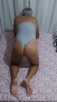 Ladysilva Crossdresser 穿着性感内衣在床上直播 10