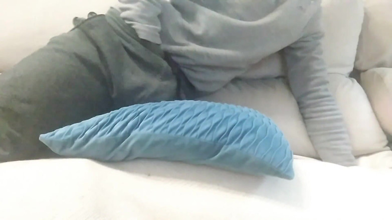 Elvissc: Handsome Man with Good Body Fucks the Cushion on the...