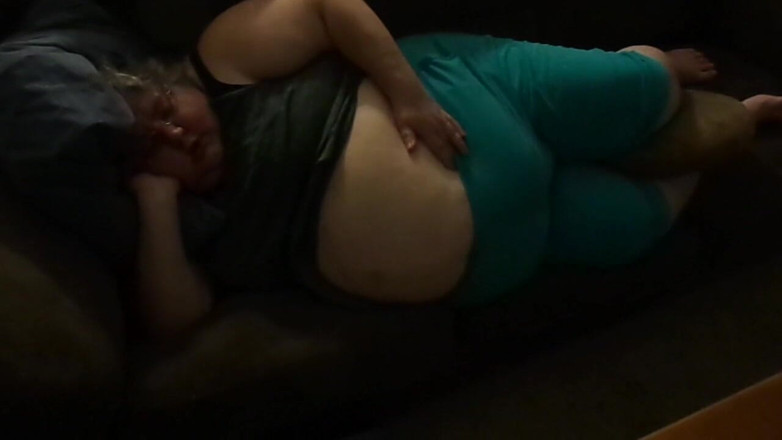 BBW nurse Vicki adventures with friends: ถูท้องใหญ่ยักษ์อ้วนๆ ให้ดู