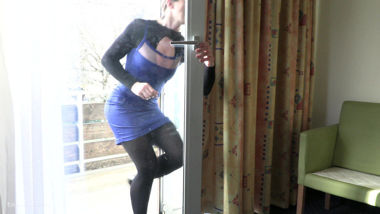 PeeFetish: Female Desperation and No Toilet Available