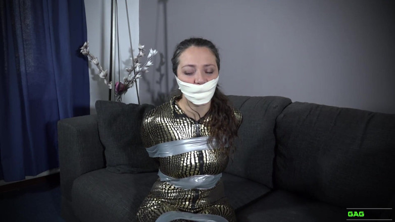 Gag Attack: Julia - 紧身裤带束缚