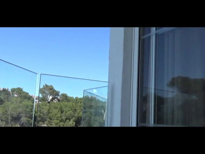 bigears: メノルカの太陽の下で裸でCumshowと