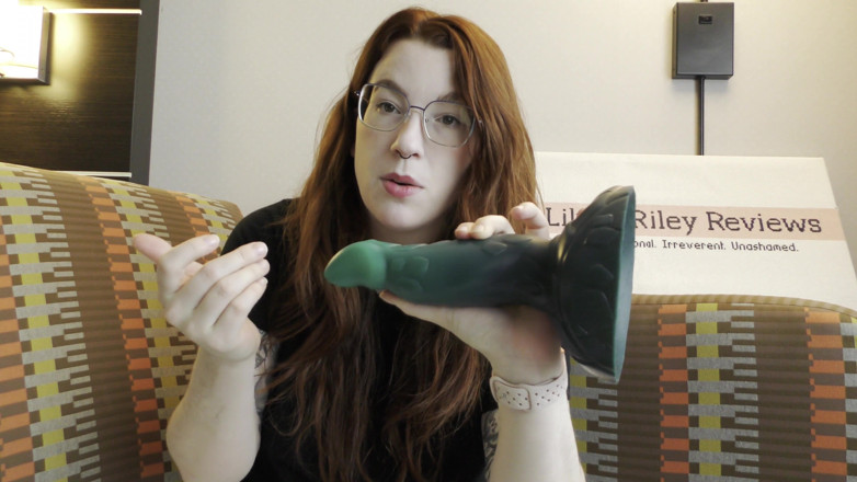 Lily O'Riley: Nsfw огляд spitfire від Bad Dragon